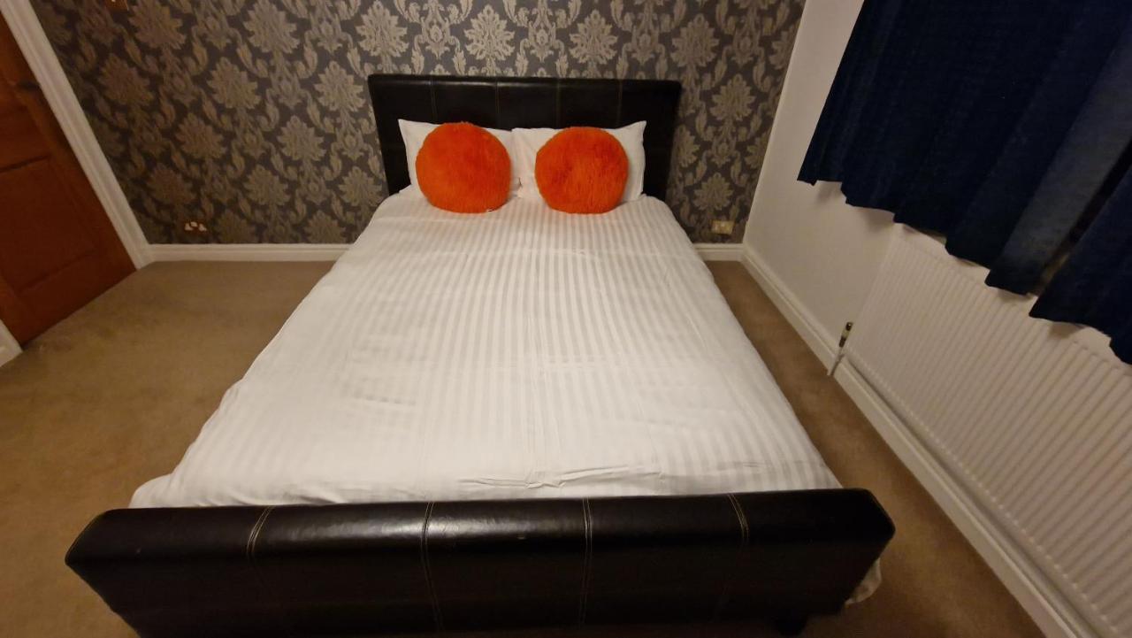 Comfort Sleep - Rooms With Shared Facilities Γουίνσδορ Εξωτερικό φωτογραφία