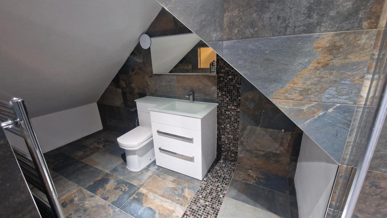 Comfort Sleep - Rooms With Shared Facilities Γουίνσδορ Εξωτερικό φωτογραφία
