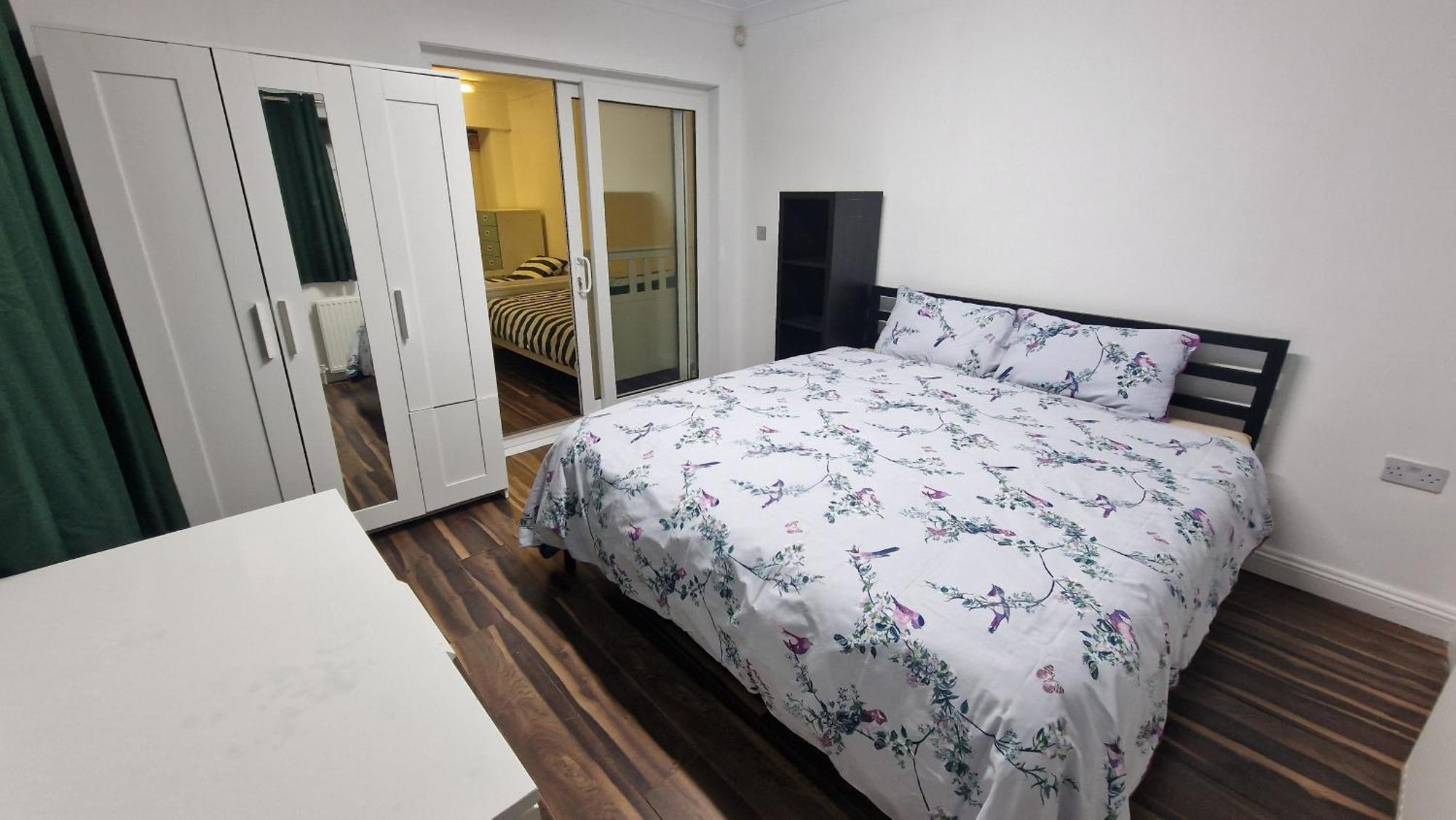 Comfort Sleep - Rooms With Shared Facilities Γουίνσδορ Εξωτερικό φωτογραφία