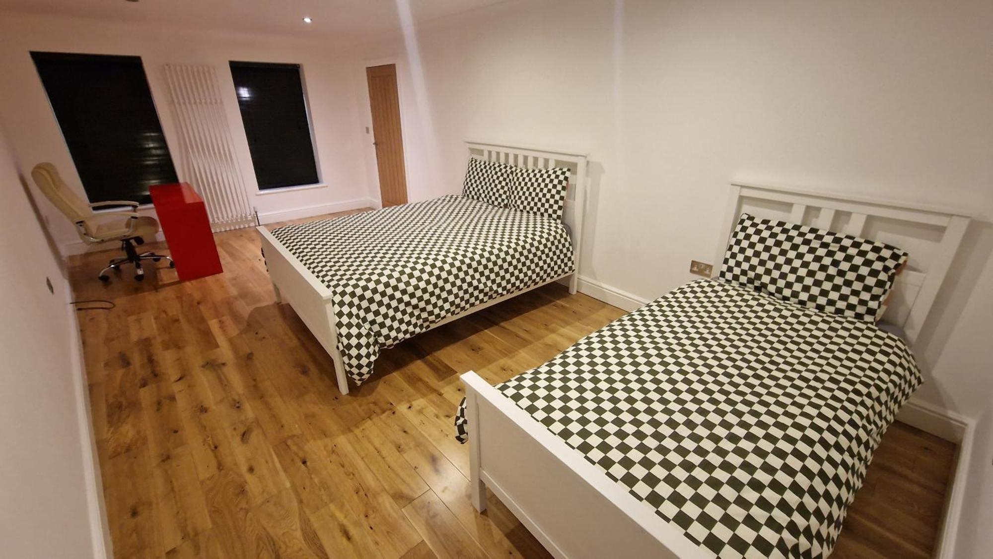 Comfort Sleep - Rooms With Shared Facilities Γουίνσδορ Εξωτερικό φωτογραφία